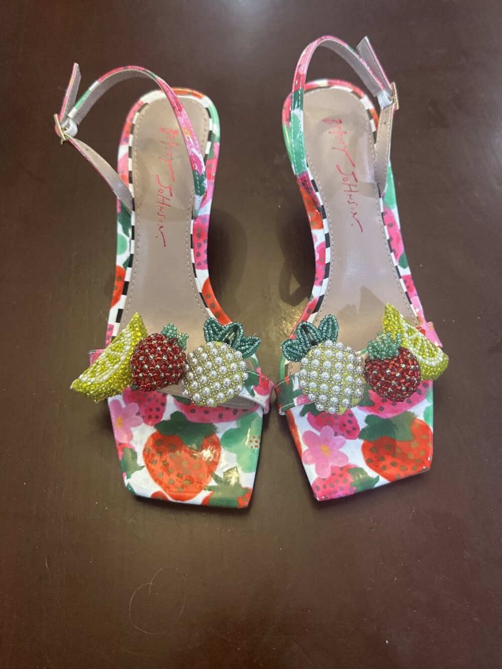 Betsey Johnson Colson Strawberry Fruit Beaded Kitten Heel Slingback Sandals 7.5